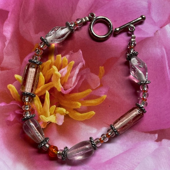 Handmade Artisan Clear and Pale Pink Glass and Silver-tone Beads Bracelet - Picture 5 of 7